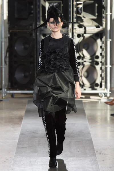 Look 19